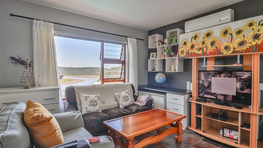 4 Bedroom Property for Sale in Bonza Bay Eastern Cape